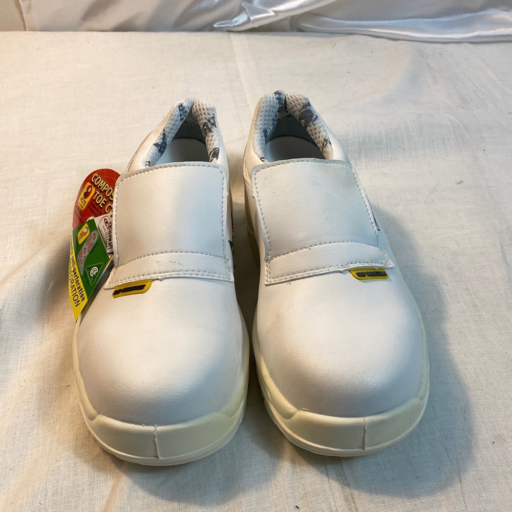 COFRA Men’s Slip on Work white shoes size 5 new